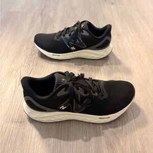 Women’s 8 New Balance Fresh Foam Arishi V4 Black Running Shoes